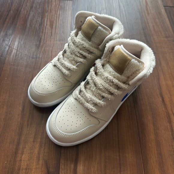 Nike Air Jordan 1 - Picture 2 of 8